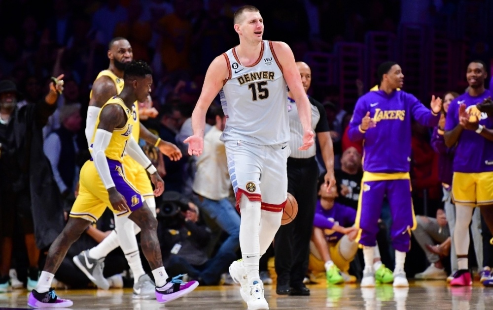  约基奇荣膺常规赛MVP称号  